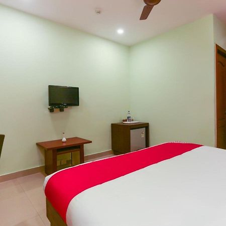 Hotel Newcastle Wadakkanchery エクステリア 写真