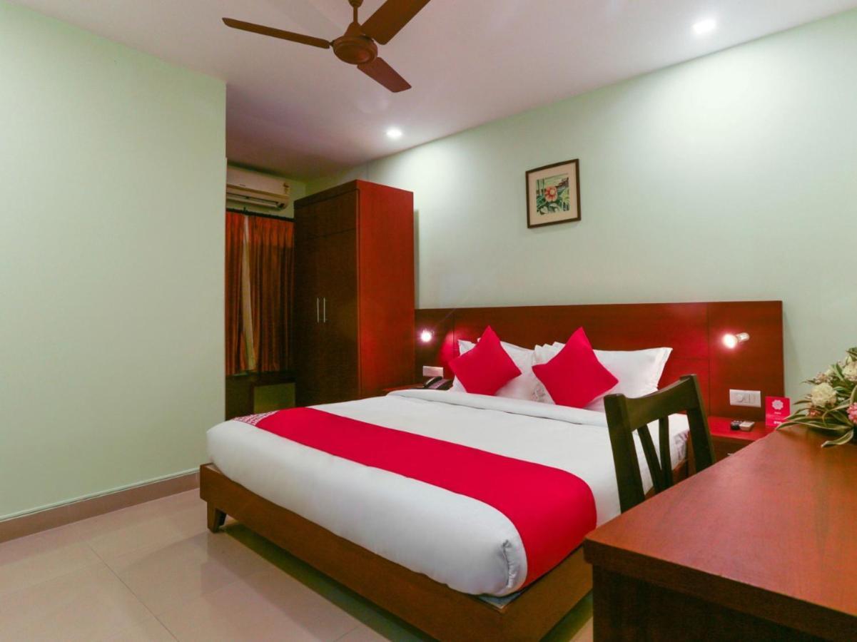 Hotel Newcastle Wadakkanchery エクステリア 写真