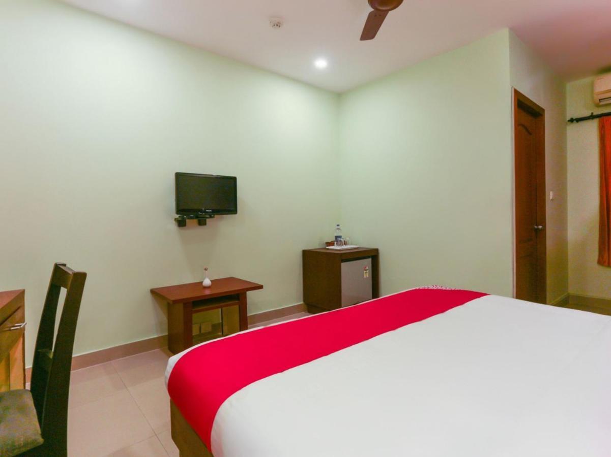 Hotel Newcastle Wadakkanchery エクステリア 写真